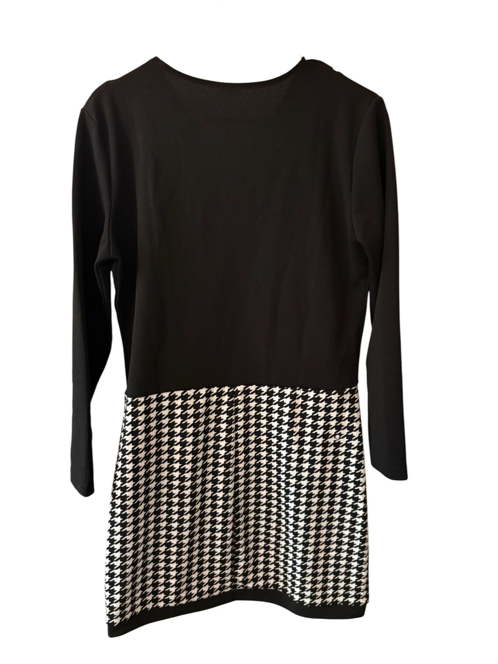 Black Houndstooth Long Sleeve V-Neck Women's Dress - Picture 2 of 5